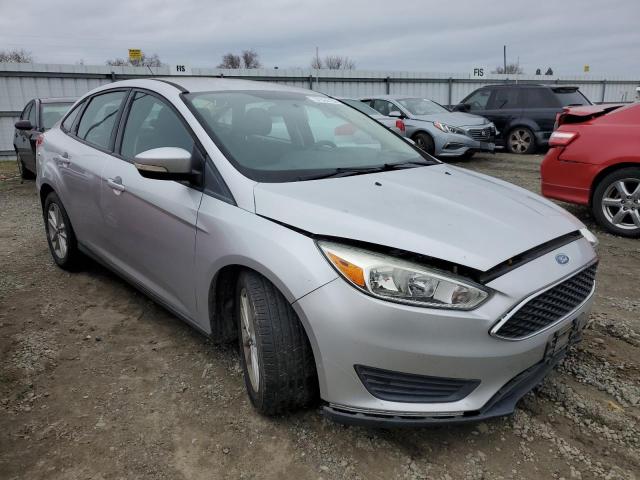 1FADP3F29FL207104 - 2015 FORD FOCUS SE SILVER photo 4