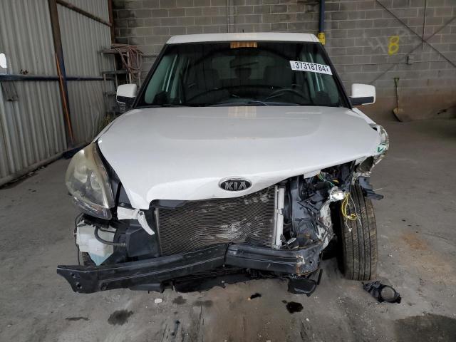 KNDJT2A54D7777523 - 2013 KIA SOUL WHITE photo 5