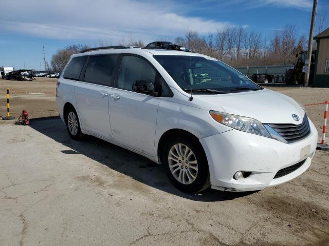 5TDYK3DC6ES443647 - 2014 TOYOTA SIENNA XLE WHITE photo 4