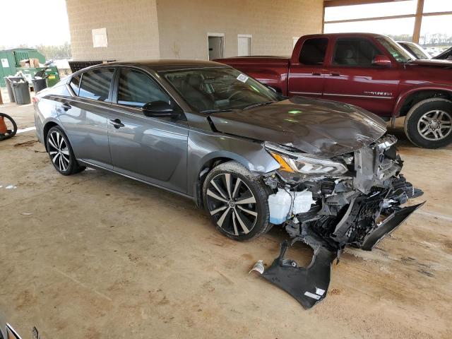 1N4BL4CV6LC262337 - 2020 NISSAN ALTIMA SR GRAY photo 4