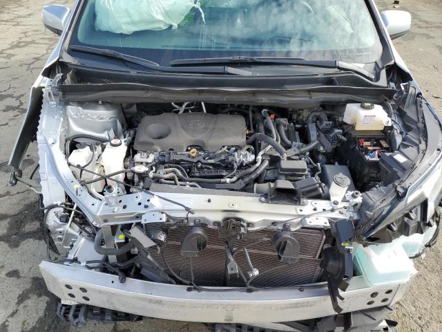 5TDJRKEC9NS076863 - 2022 TOYOTA SIENNA XLE SILVER photo 11