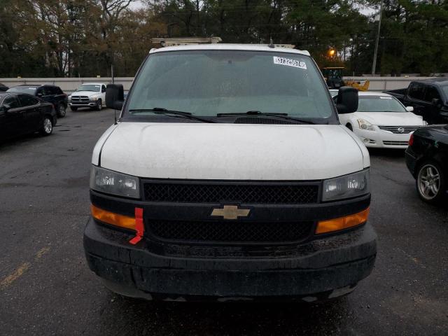 1GCWGAFPXJ1342440 - 2018 CHEVROLET EXPRESS G2 WHITE photo 5