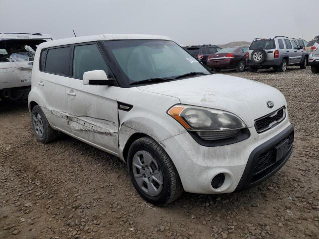 KNDJT2A5XD7538686 - 2013 KIA SOUL WHITE photo 4