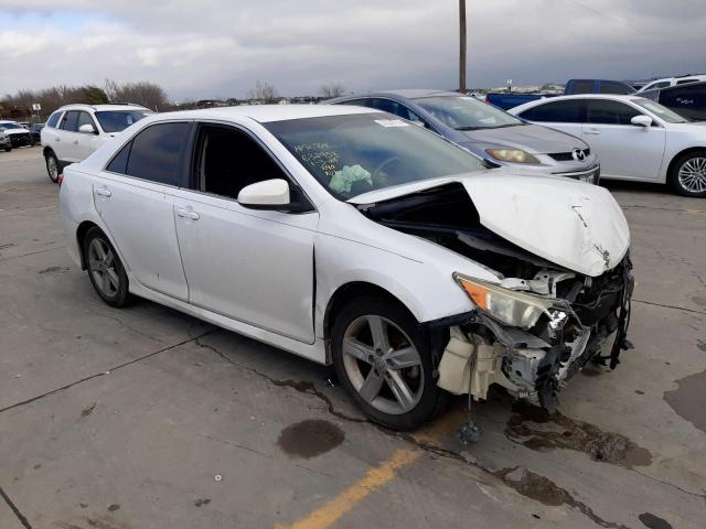 4T1BF1FK3EU325016 - 2014 TOYOTA CAMRY L WHITE photo 4