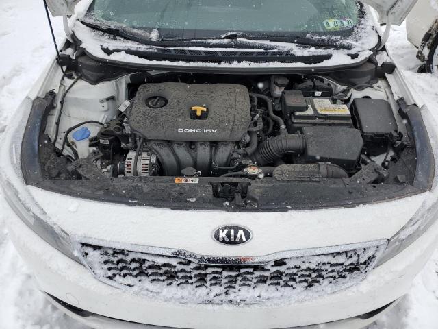 3KPFK4A70JE272564 - 2018 KIA FORTE LX WHITE photo 11