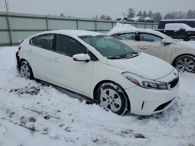 3KPFK4A70JE272564 - 2018 KIA FORTE LX WHITE photo 4