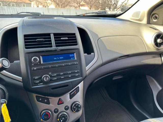 1G1JA5SH5E4188475 - 2014 CHEVROLET SONIC LS შავი ფოტო 9