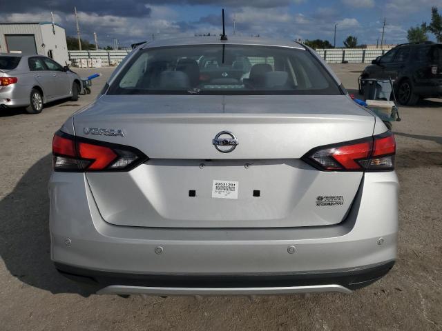 3N1CN8DV3LL874923 - 2020 NISSAN VERSA S SILVER photo 6