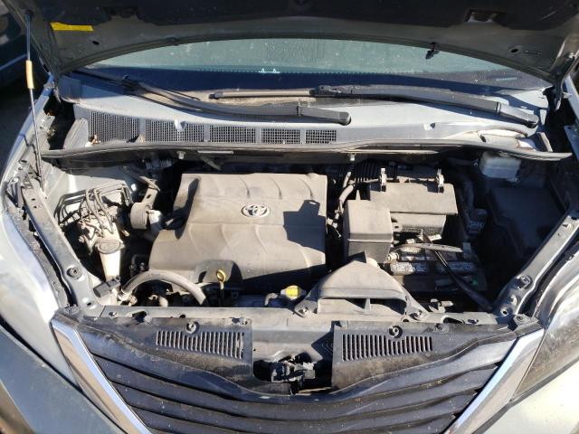 5TDKK3DC0CS185385 - 2012 TOYOTA SIENNA LE GRAY photo 12