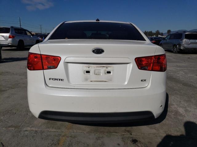 KNAFU4A21D5700833 - 2013 KIA FORTE EX WHITE photo 6