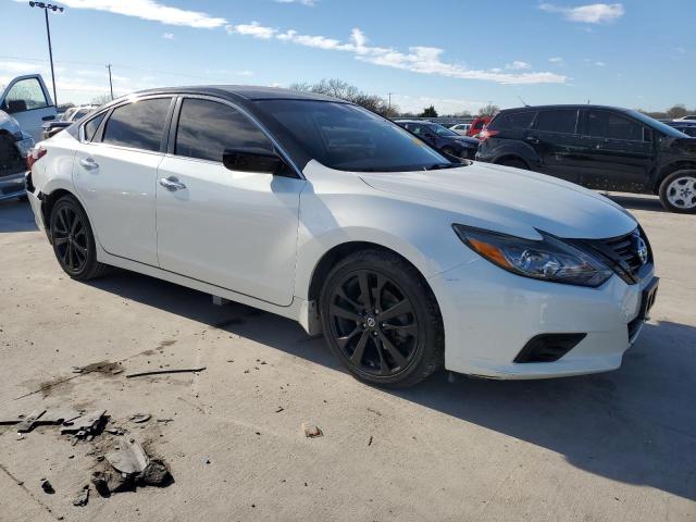 1N4AL3AP3JC264814 - 2018 NISSAN ALTIMA 2.5 WHITE photo 4