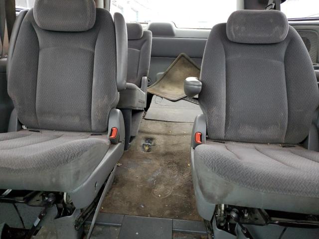 2C4GP54L85R416676 - 2005 CHRYSLER TOWN & COU TOURING მწვანე ფოტო 10