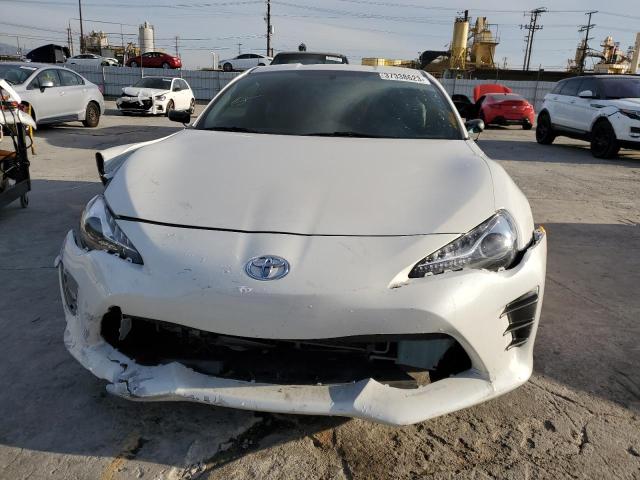 JF1ZNAA11H9702993 - 2017 TOYOTA 86 BASE WHITE photo 5