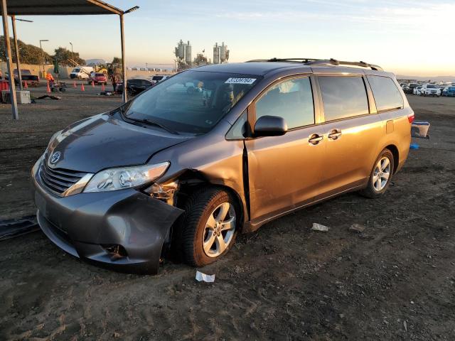 2017 TOYOTA SIENNA LE, 