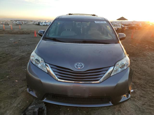 5TDKZ3DC9HS786877 - 2017 TOYOTA SIENNA LE GRAY photo 5