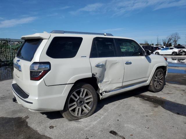 JTEZU5JRXJ5168587 - 2018 TOYOTA 4RUNNER SR5 WHITE photo 3