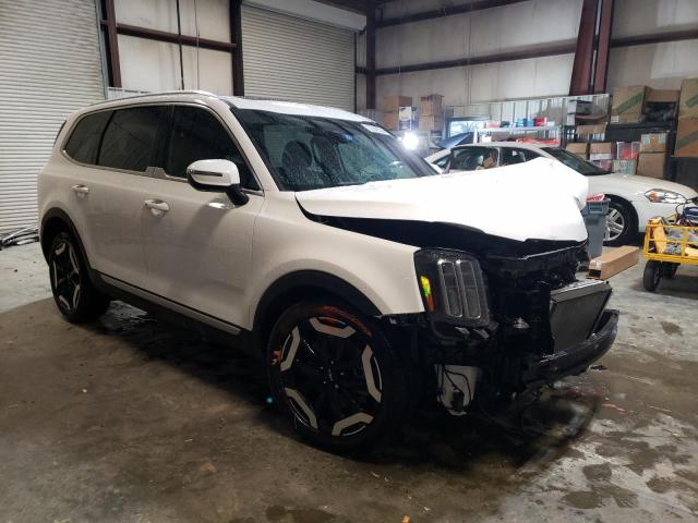 5XYP34GC3PG361692 - 2023 KIA TELLURIDE EX WHITE photo 4