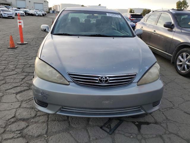 JTDBE32K163046857 - 2006 TOYOTA CAMRY LE SILVER photo 5