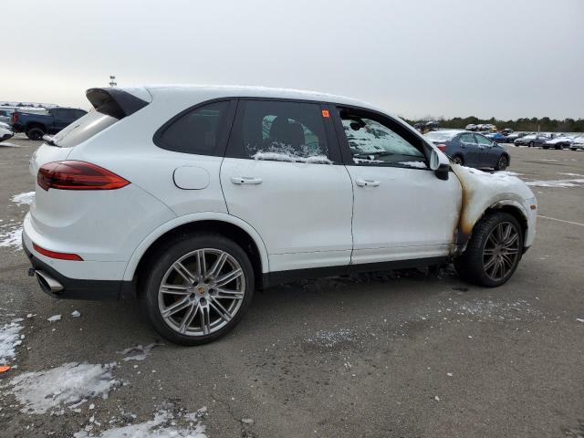 WP1AA2A2XJKA03215 - 2018 PORSCHE CAYENNE WHITE photo 3