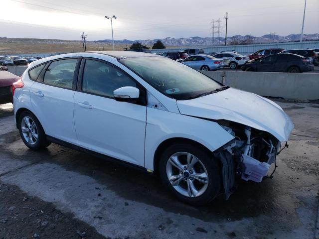 1FADP3K26EL349463 - 2014 FORD FOCUS SE WHITE photo 4