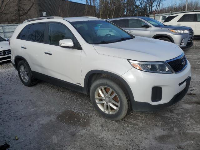 5XYKTDA78FG610699 - 2015 KIA SORENTO LX WHITE photo 4