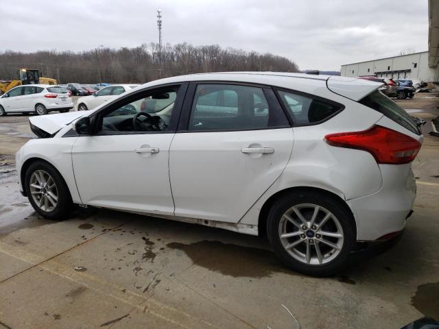 1FADP3K27FL201663 - 2015 FORD FOCUS SE WHITE photo 2