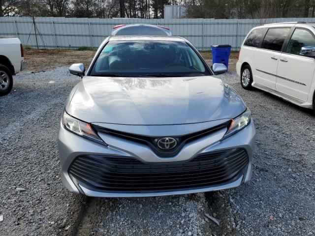 4T1B11HK1KU712185 - 2019 TOYOTA CAMRY L SILVER photo 5