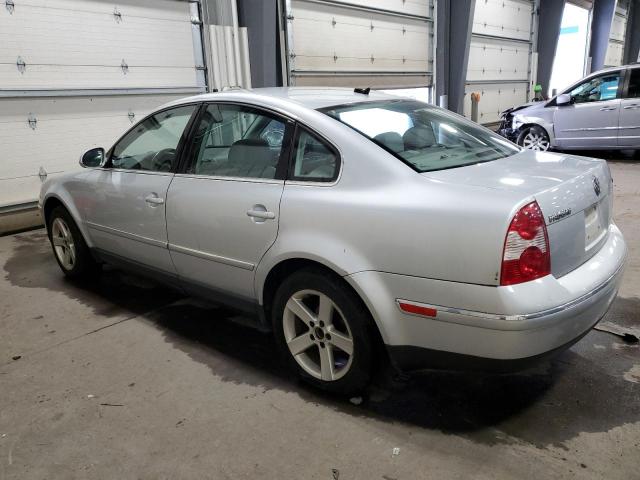 WVWRH63BX4P257826 - 2004 VOLKSWAGEN PASSAT GLX Gümüş foto 2