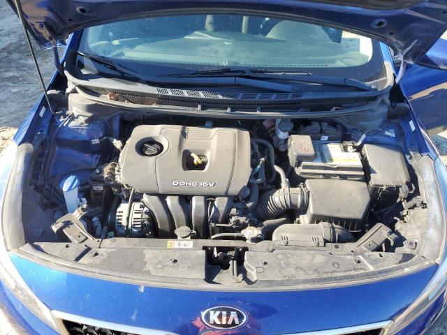 3KPFK4A7XJE253343 - 2018 KIA FORTE LX BLUE photo 11