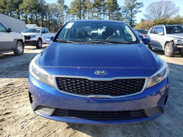 3KPFK4A7XJE253343 - 2018 KIA FORTE LX BLUE photo 5