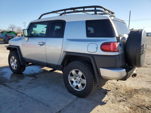 JTEBU11F670068847 - 2007 TOYOTA FJ CRUISER SILVER photo 2