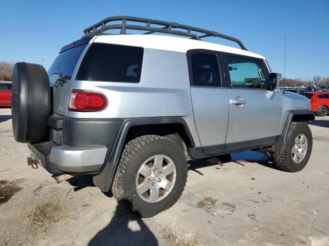 JTEBU11F670068847 - 2007 TOYOTA FJ CRUISER SILVER photo 3