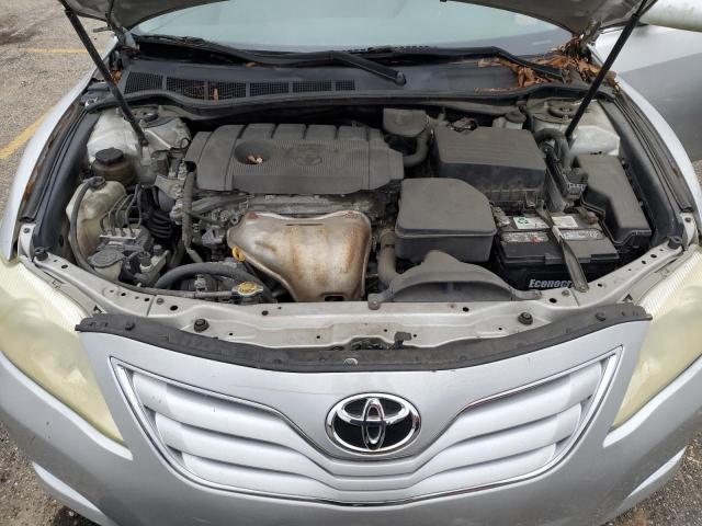 4T1BF3EK4BU145147 - 2011 TOYOTA CAMRY BASE SILVER photo 11