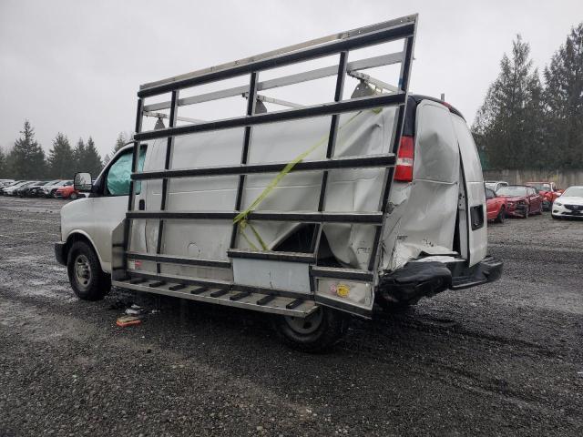 1GCWGAFG5J1240785 - 2018 CHEVROLET EXPRESS G2 WHITE photo 2