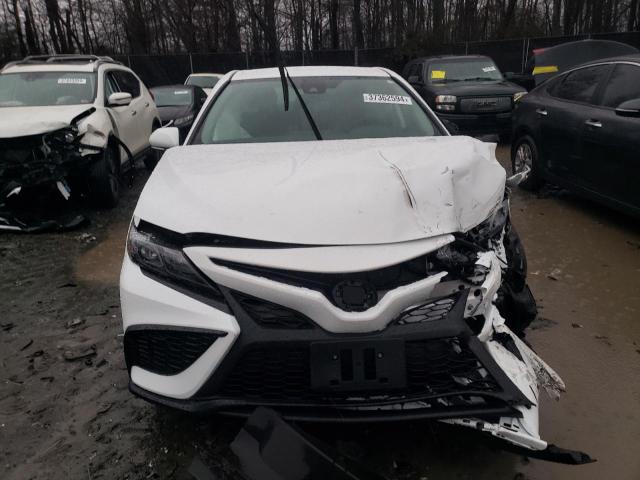 4T1G11AK6RU202716 - 2024 TOYOTA CAMRY SE NIGHT SHADE WHITE photo 5