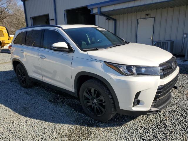 5TDKZRFH0KS568880 - 2019 TOYOTA HIGHLANDER SE WHITE photo 4