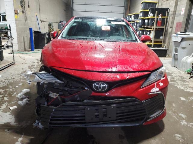 4T1F11BK1PU097381 - 2023 TOYOTA CAMRY XLE RED photo 5