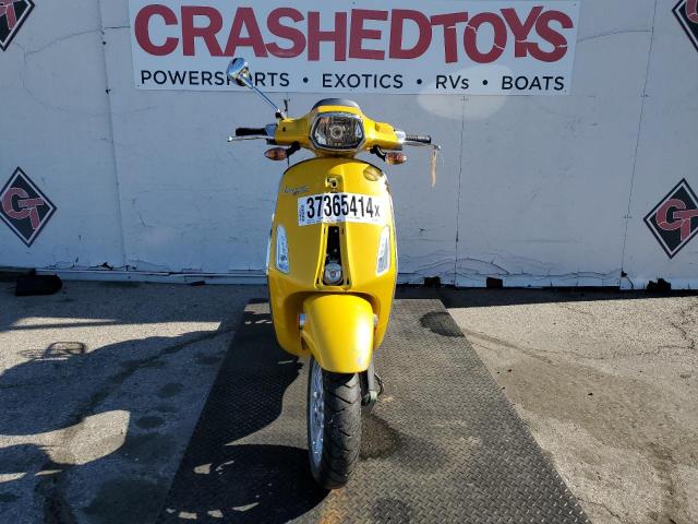 ZAPM818G2G5401465 - 2016 VESPA SPRINT 150 3V YELLOW photo 2