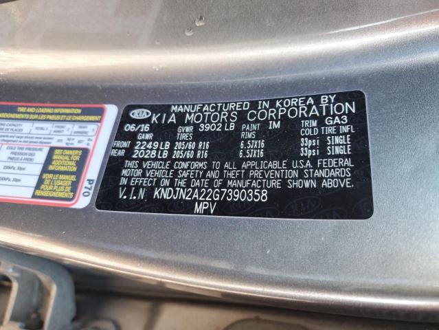 KNDJN2A22G7390358 - 2016 KIA SOUL GRAY photo 12