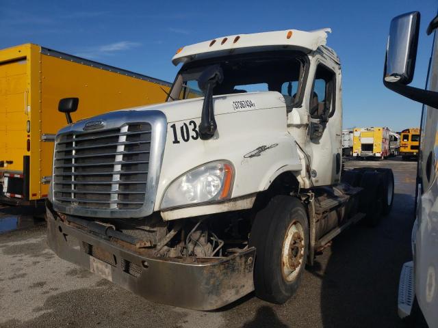 1FUJGEDV8CSBD3219 - 2012 FREIGHTLINER CASCADIA 1 WHITE photo 2