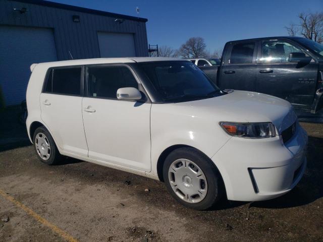 JTLKE50E391063267 - 2009 TOYOTA SCION XB WHITE photo 4