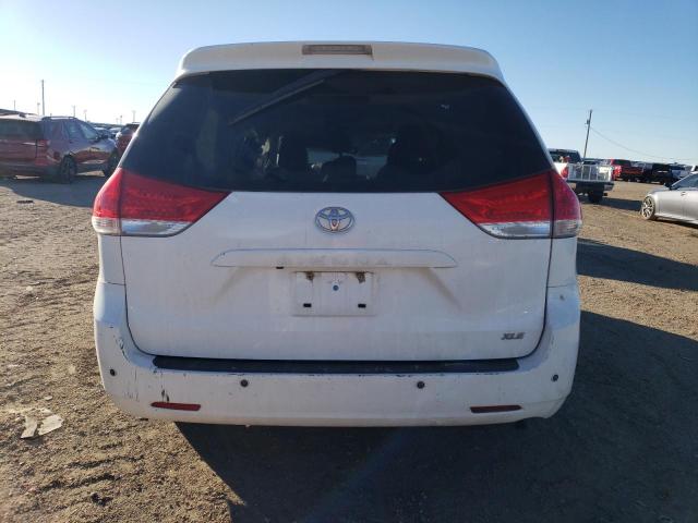 5TDYK3DC7ES491609 - 2014 TOYOTA SIENNA XLE WHITE photo 6