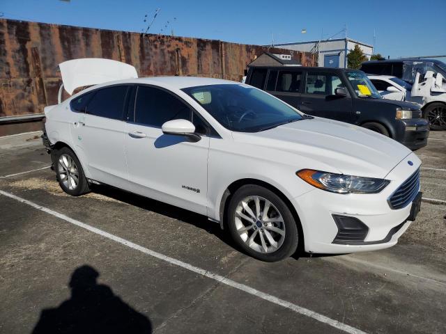 3FA6P0LU2KR118676 - 2019 FORD FUSION SE WHITE photo 4