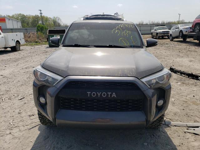 JTEBU5JR6J5589255 - 2018 TOYOTA 4RUNNER SR5/SR5 PREMIUM GRAY photo 5