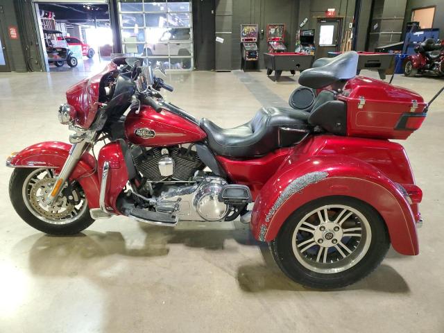 1HD1MAM12DB856992 - 2013 HARLEY-DAVIDSON FLHTCUTG TRI GLIDE ULTRA CLASSIC RED photo 3