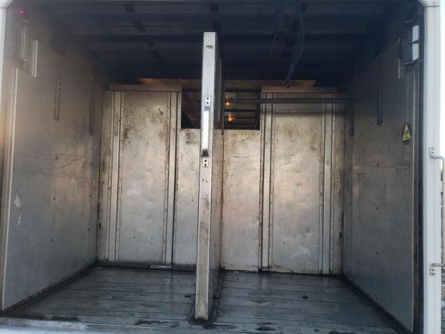 4UZAANBW95CU14959 - 2005 FREIGHTLINER CHASSIS M LINE WALK-IN VAN WHITE photo 10