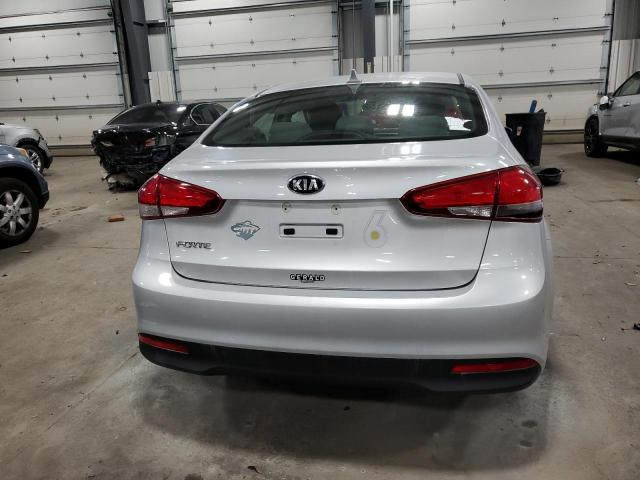 3KPFK4A76HE068460 - 2017 KIA FORTE LX SILVER photo 6