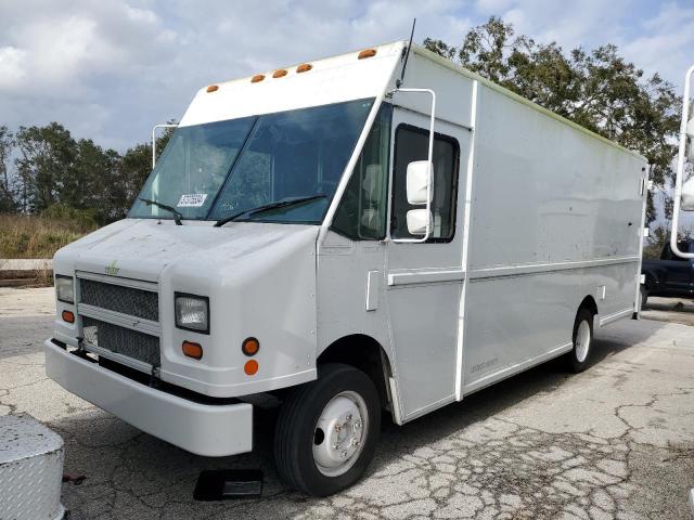 4UZA4FA46VC778236 - 1997 FREIGHTLINER CHASSIS M LINE WALK-IN VAN WHITE photo 1