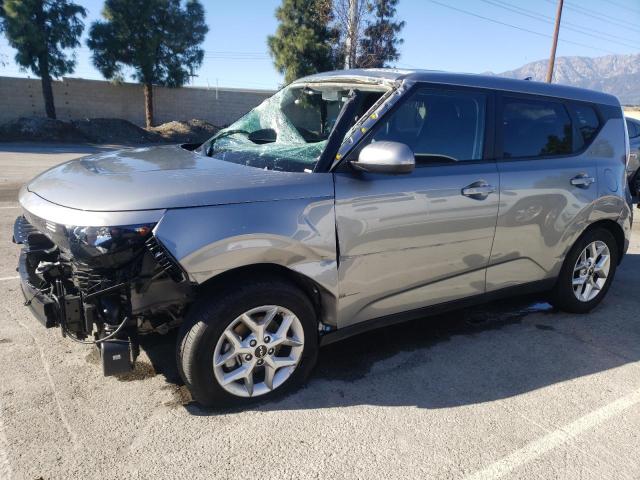 KNDJ23AU6P7851769 - 2023 KIA SOUL LX SILVER photo 1