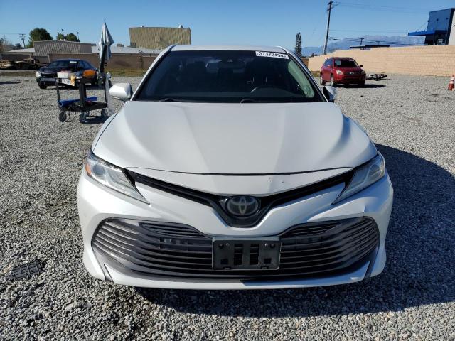 4T1B11HK3JU075167 - 2018 TOYOTA CAMRY L WHITE photo 5